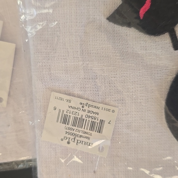 Mud Pie Black Cat Kitchen Towels with Green Bow - Picture 3 of 3